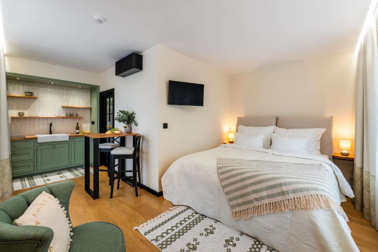Apartmány - Pinot Noir Apartments & Wine Bar